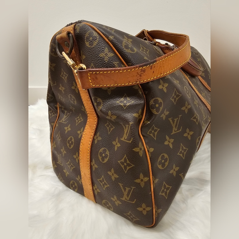 Authentic LV Keepall Bandoulière 50 in Good Condition in Classic Monogram - Picture 6 of 15